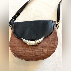 🤎🆕NWOT  Stella & Dot Chic Black and Brown Vegan Chelsea Saddle Bag
